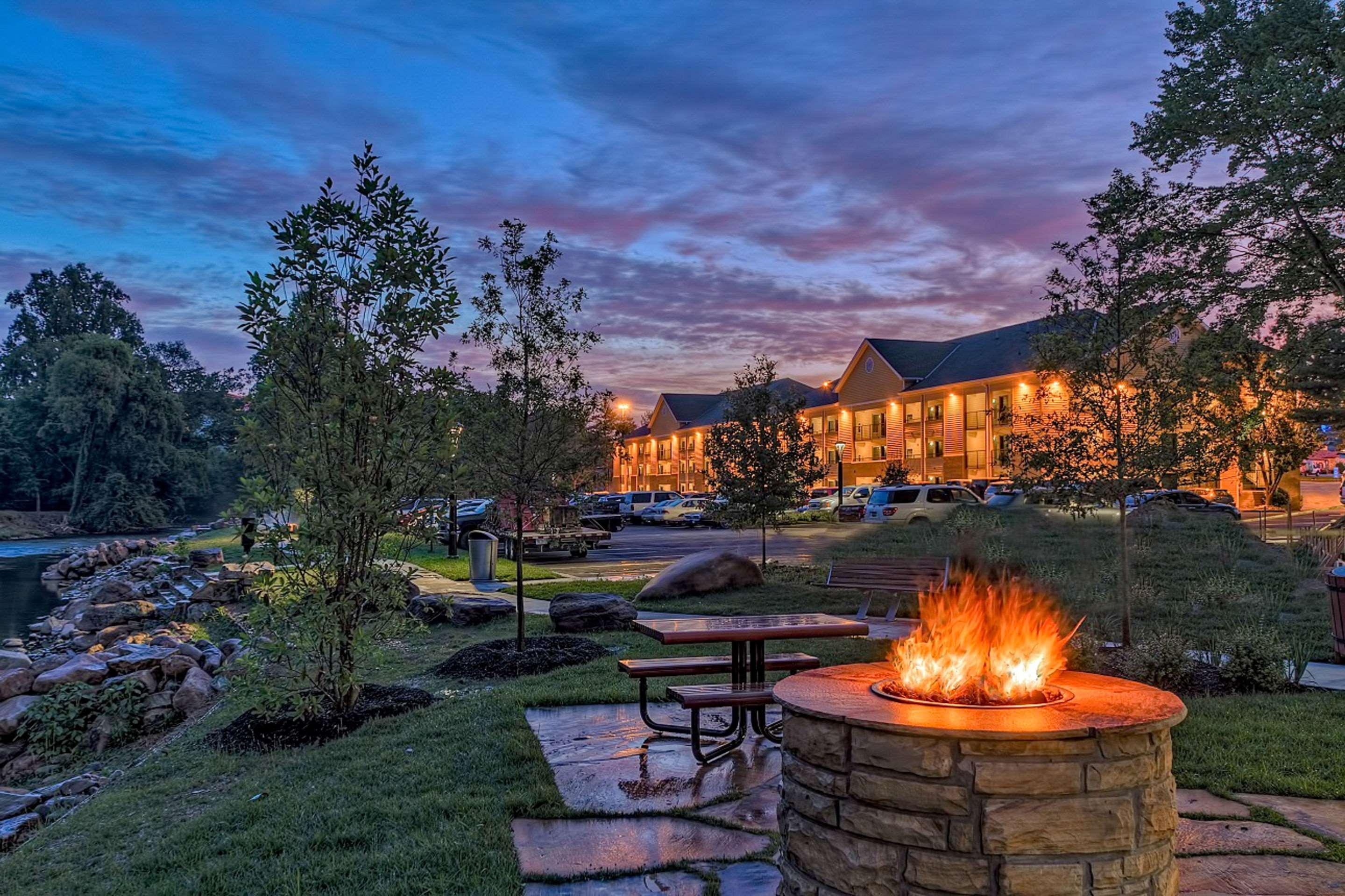 Econo Lodge Pigeon Forge Riverside Exterior foto